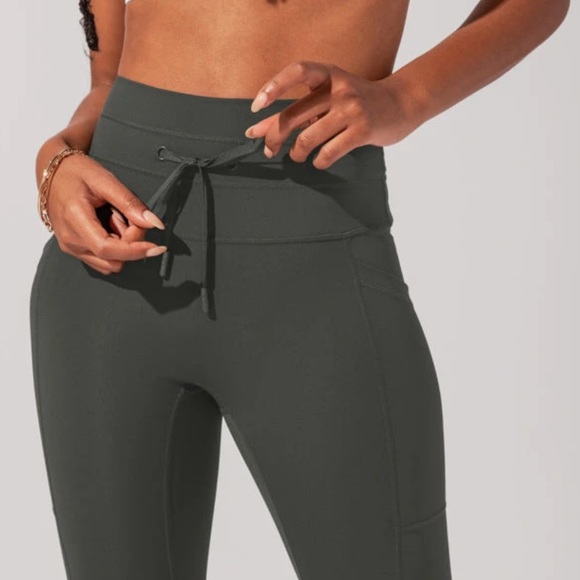 POPFLEX FOREST GREEN Cargo Leggings - Picture 2 of 6